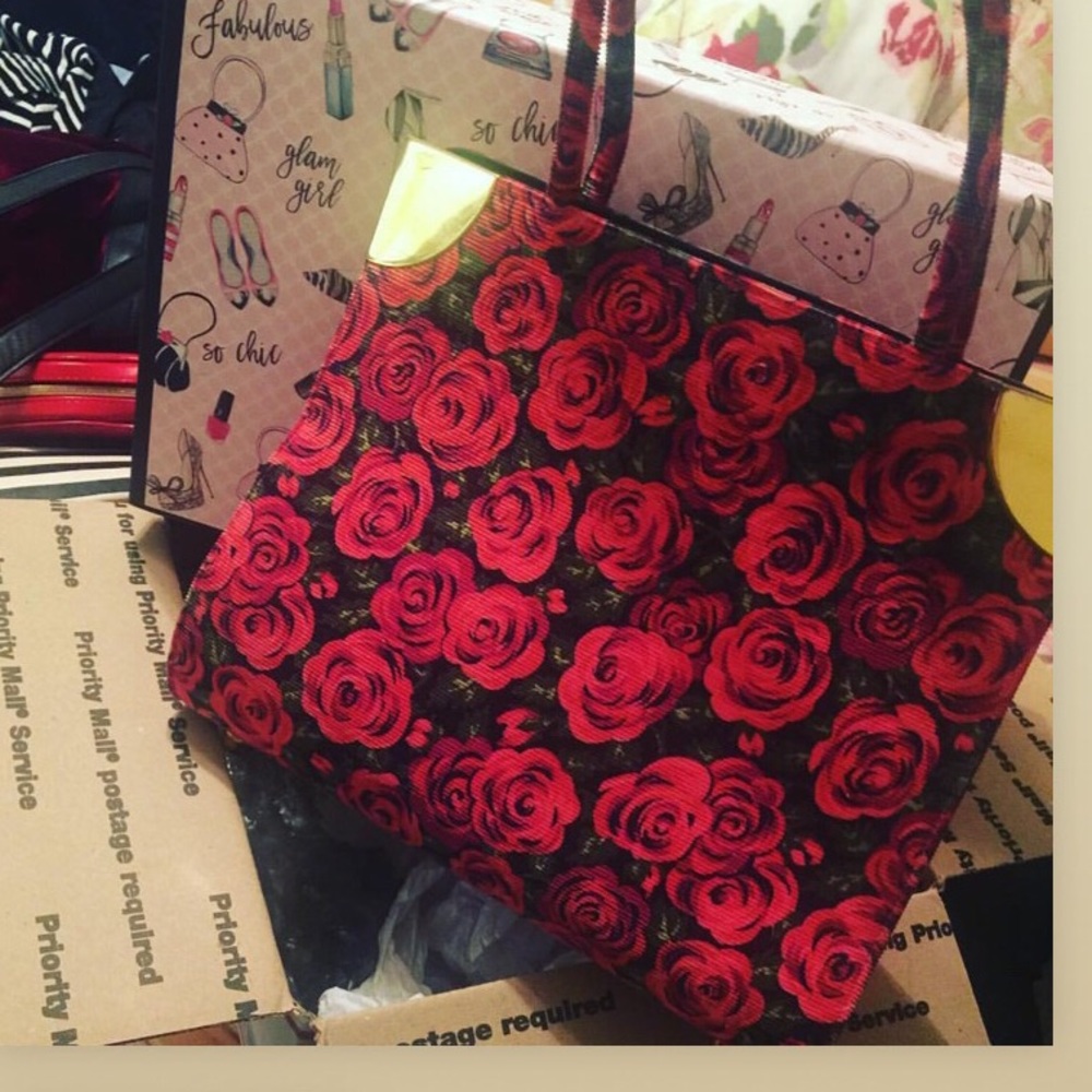 🌹Beautiful Vintage Roses Purse🌹